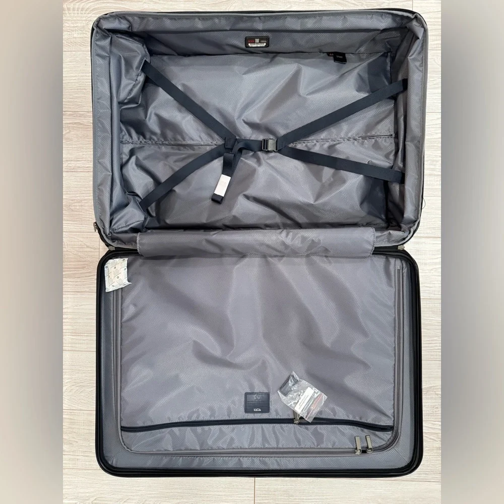 Tumi 19 DEGREE Extended Trip Expandable 4 Wheeled Packing Case Navy Blue